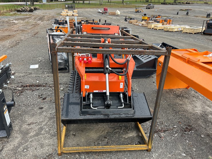 #101-•-2025-landhero-mini-track-skid-steer-image-2
