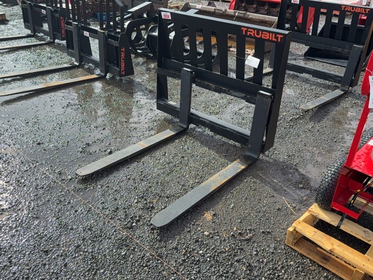 #2024-•-trubilt-48"-skid-steer-pallet-forks-image-1