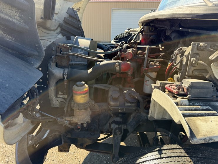 2013-freightliner-m2-box-truck-image-13