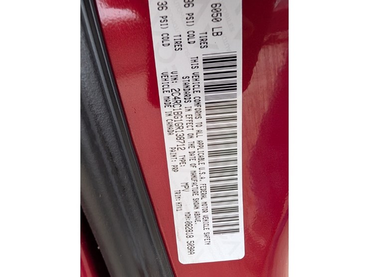 2016-chrysler-town-&-country-image-17