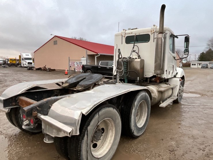 2006-freightliner-cl120-day-cab-image-11