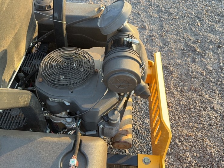 #3096-•-2011-cub-cadet-tank-zero-turn-lawn-mower-image-11