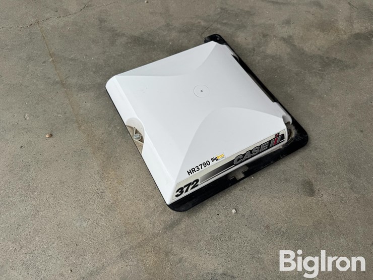 case-ih-372-guidance-receiver-image-2