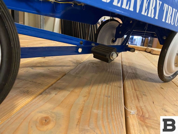 instep-toy-pedal-delivery-truck-image-6