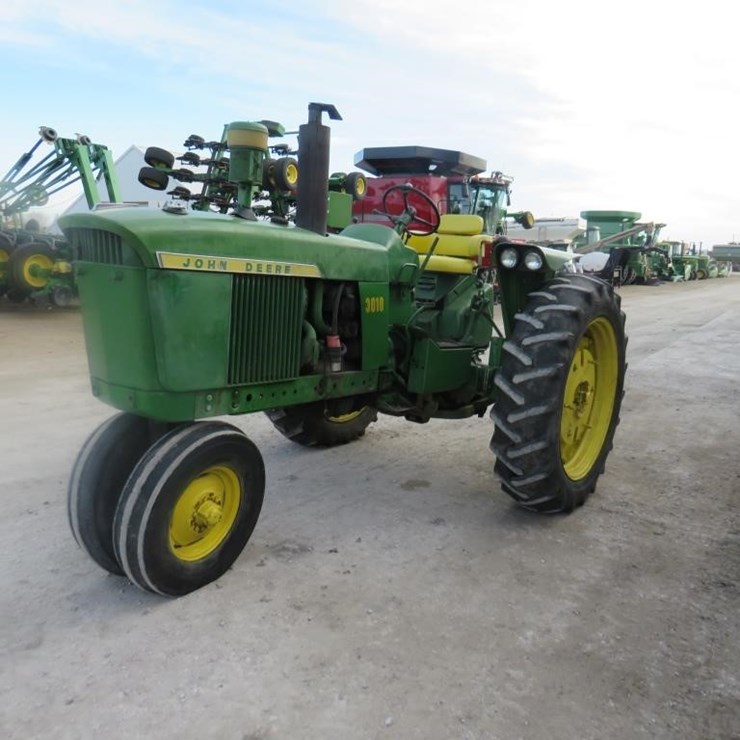 JOHN DEERE 3010