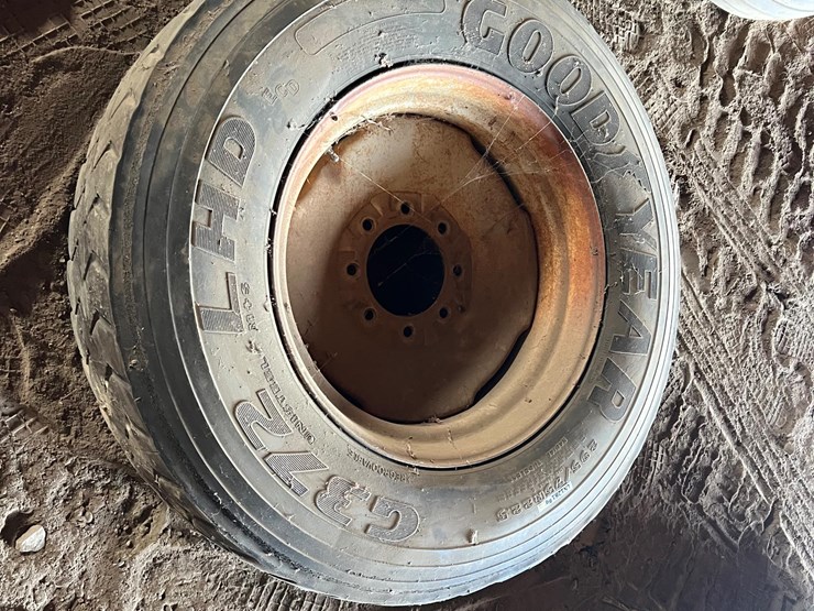 goodyear-295/75r22.5-8-bold-rim-image-7