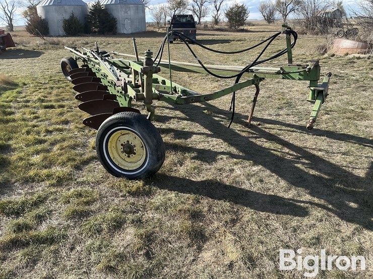 john-deere-7-image-3