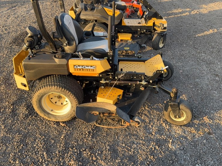 #3096-•-2011-cub-cadet-tank-zero-turn-lawn-mower-image-7