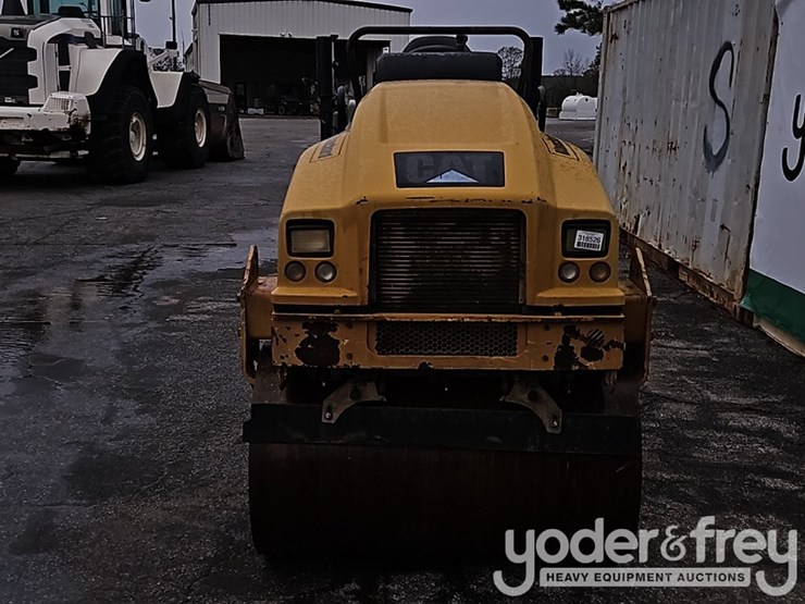 2015-caterpillar-cb24b-image-7