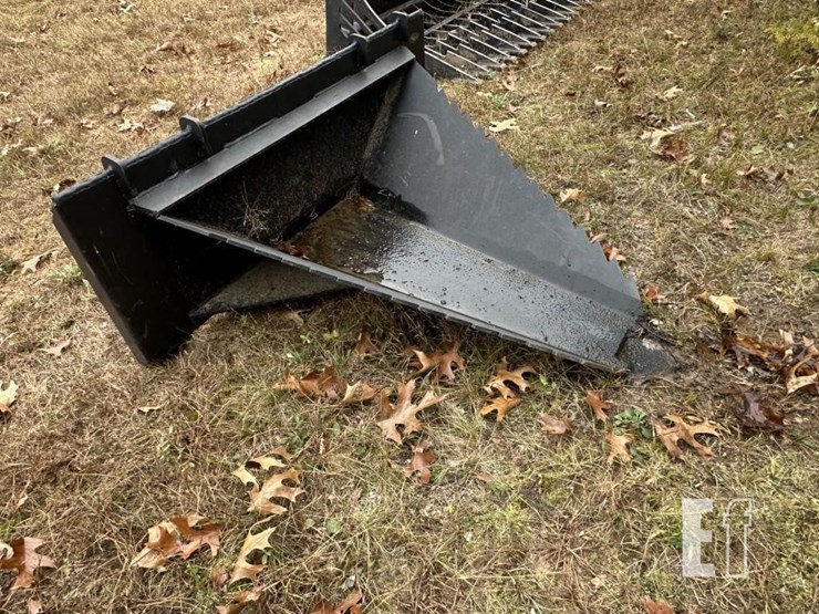 skid-steer-stump-bucket-image-2
