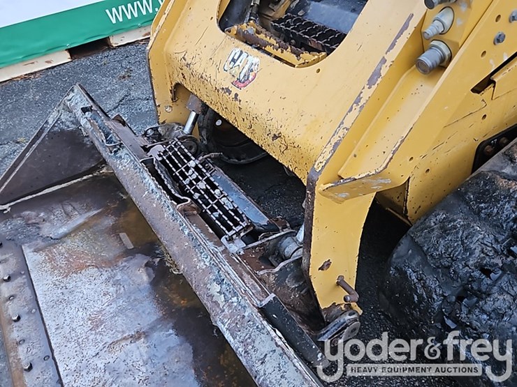 2021-caterpillar-299d3-image-14