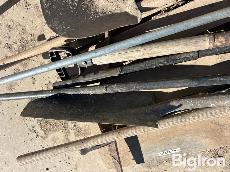 pallet-of-farm-&-garden-tools-image-9