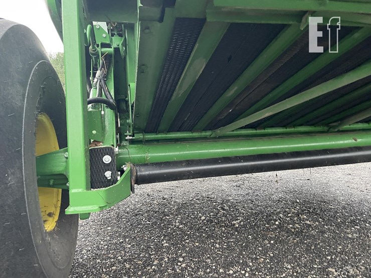 2022-john-deere-560m-image-27