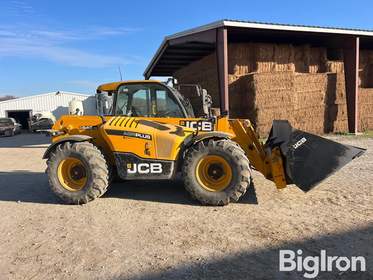2020-jcb-542-70ag+-telehandler-image-5