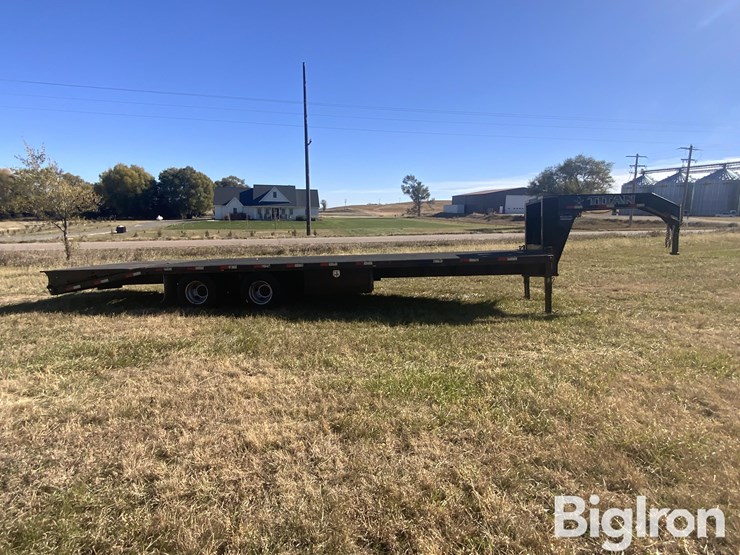 2013-titan-trailer-image-4