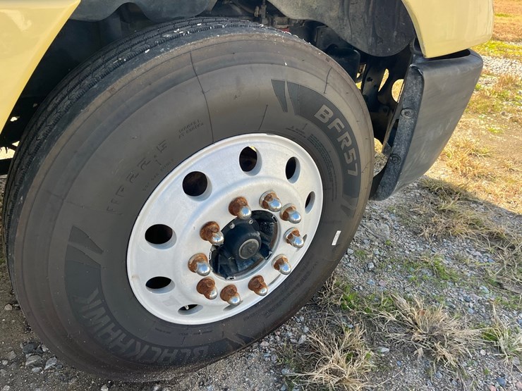 2007-freightliner-cloumbia-120,450-hp-mercedes,-10-speed,-good-rubber,-11r-22.5-tires-on-budd-wheels,-cold-ac,-clean-clean-truck,-779,000-miles,-image-9