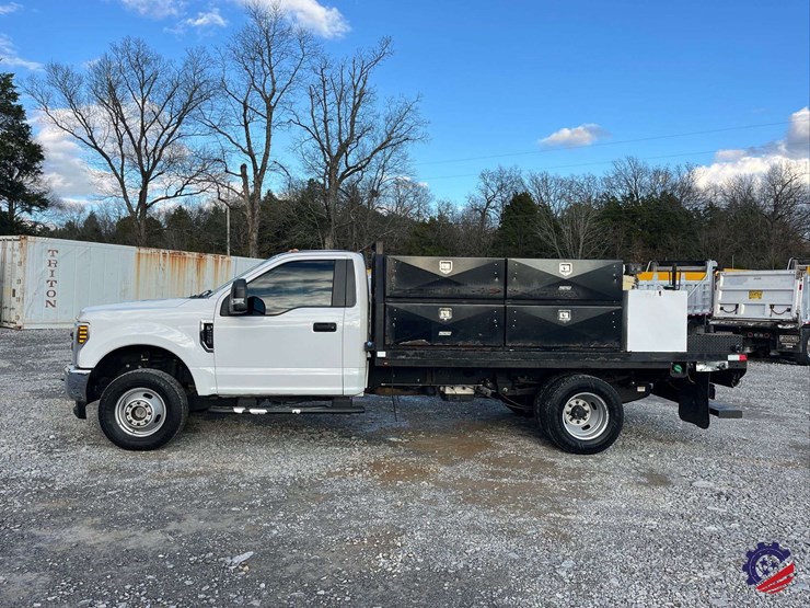 2019-ford-f350-xl-image-2