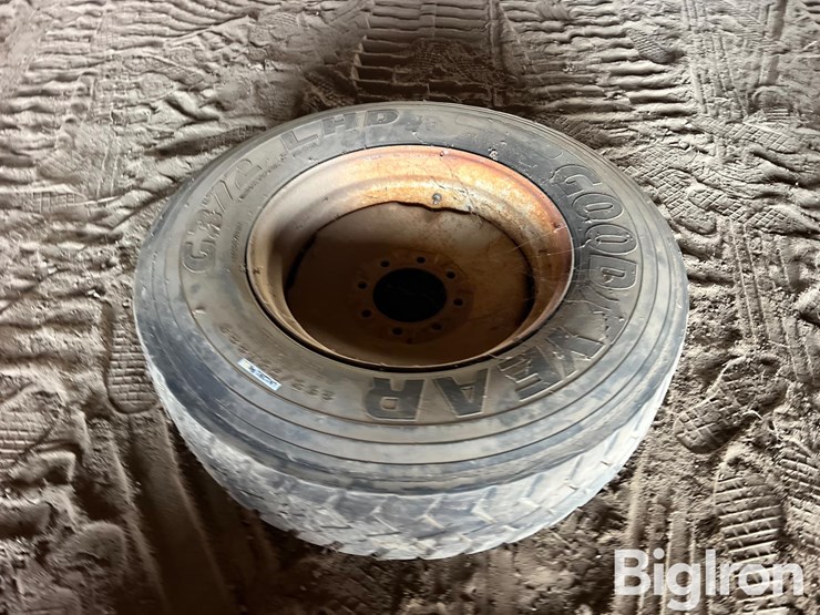 goodyear-295/75r22.5-8-bold-rim-image-3