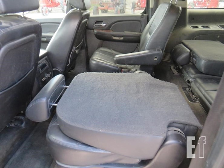 2008-chevrolet-suburban-image-10