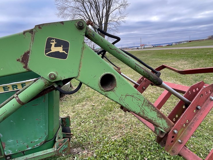 john-deere-4010-image-43