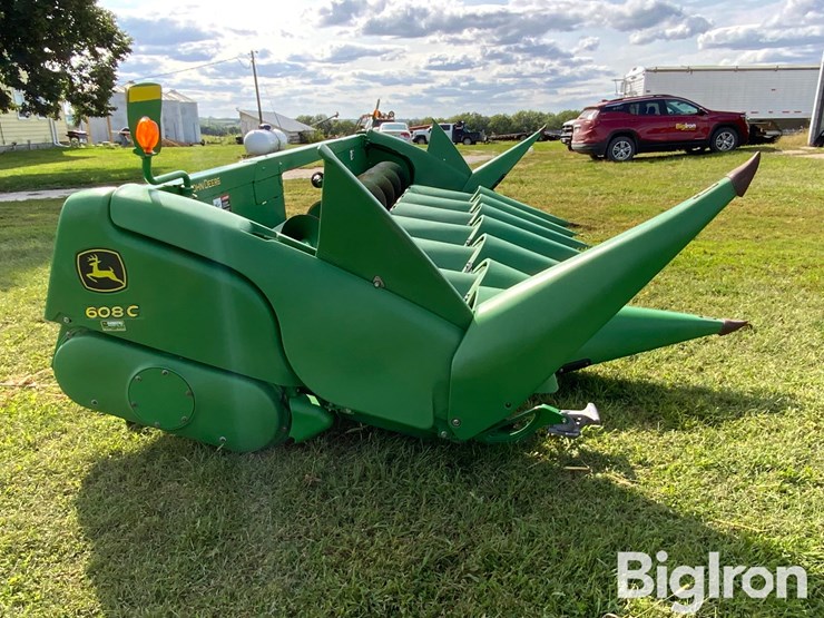 2010-john-deere-608c-image-4