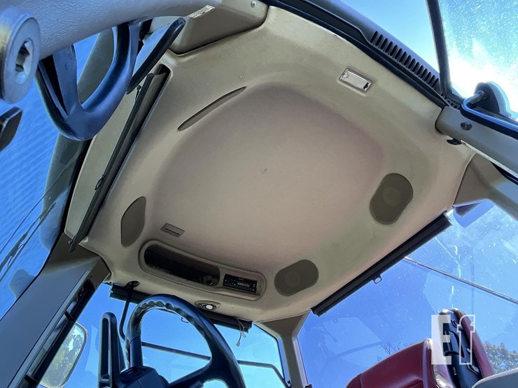 2010-case-ih-magnum-275-image-17