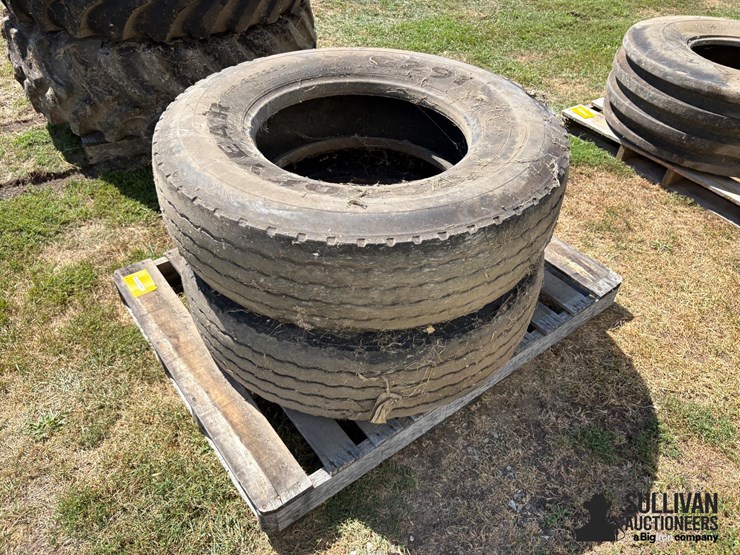 315/80r22.5-tires-image-1