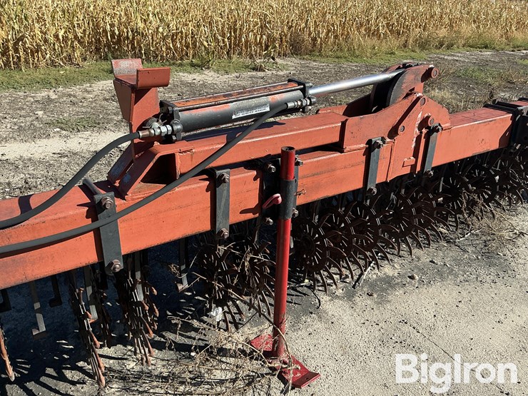 m&w-30'-folding-rotary-hoe-image-10