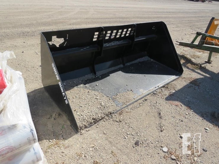 94''-snow-bucket-image-3