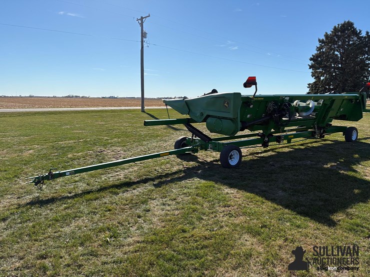 2022-john-deere-c8r-image-1