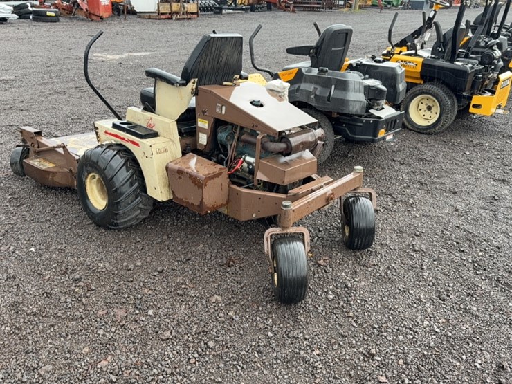#3098-•-grasshopper-zero-turn-lawn-mower-image-9