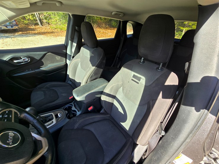 2016-jeep-cherokee-image-52