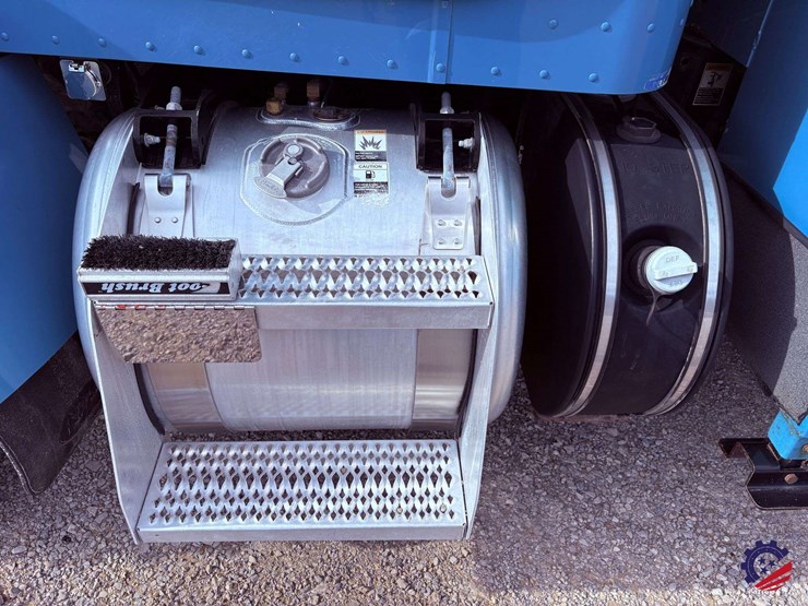 2012-peterbilt-337-image-66