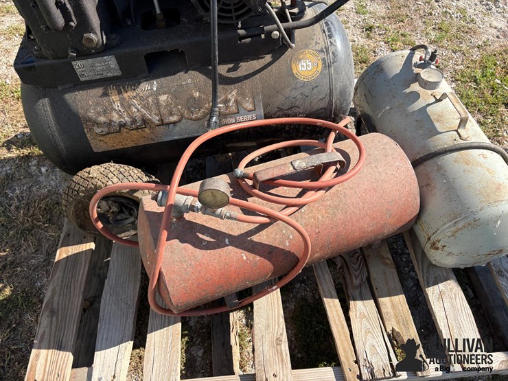 air-compressor-w/-air-tanks-image-11