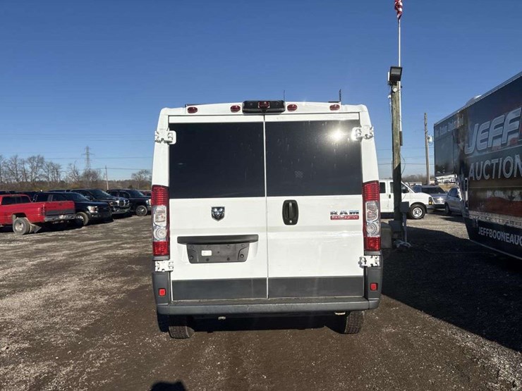 2018-ram-promaster-1500-image-3