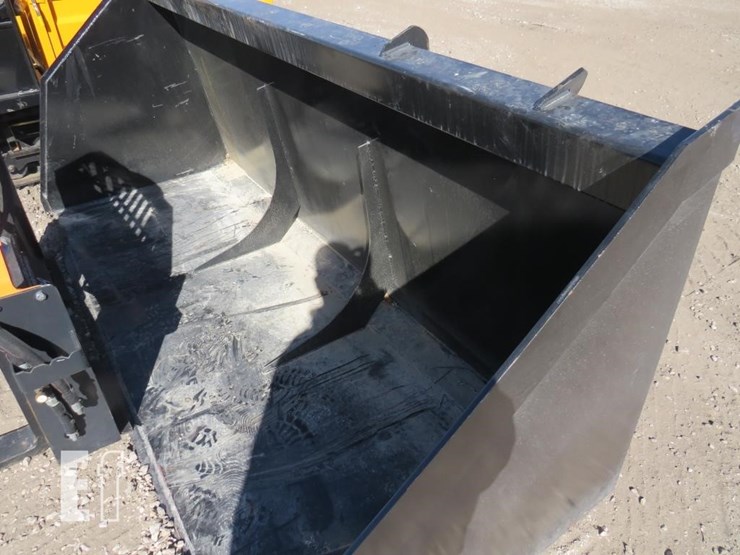 skid-loader-snow-bucket-image-4