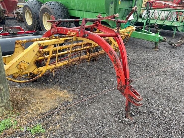 new-holland-260-image-2