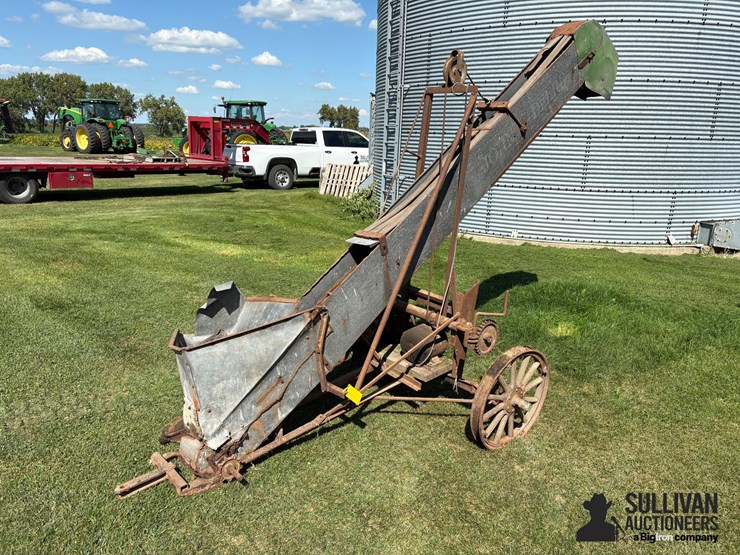 john-deere-paddle-elevator-image-1