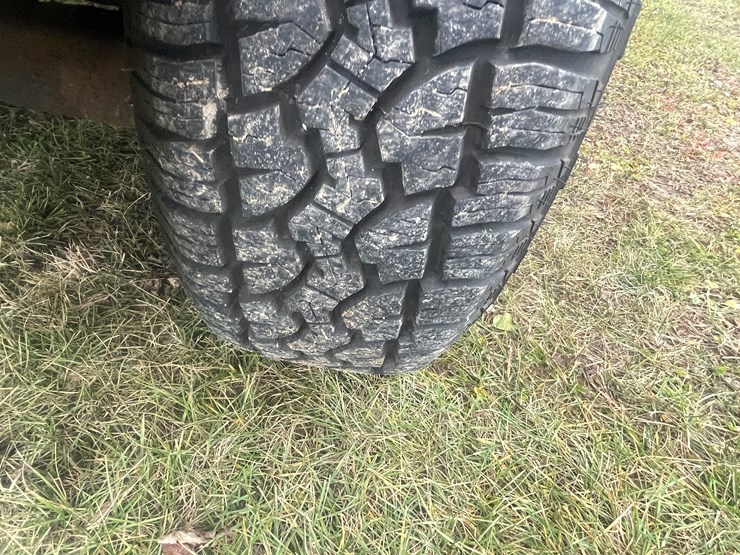 2004-ford-explorer-image-76