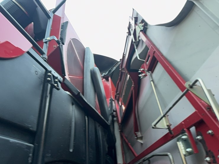 2018-case-ih-8240-image-111