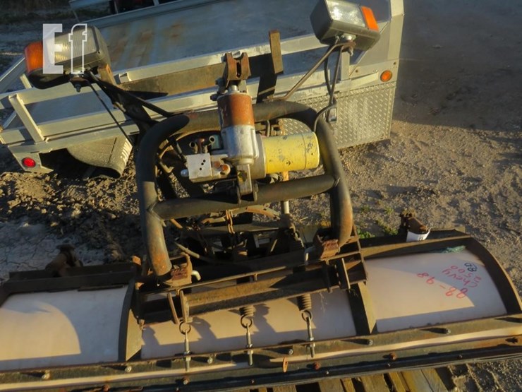 1990's-chevy-snow-plow-with-brackets-image-3