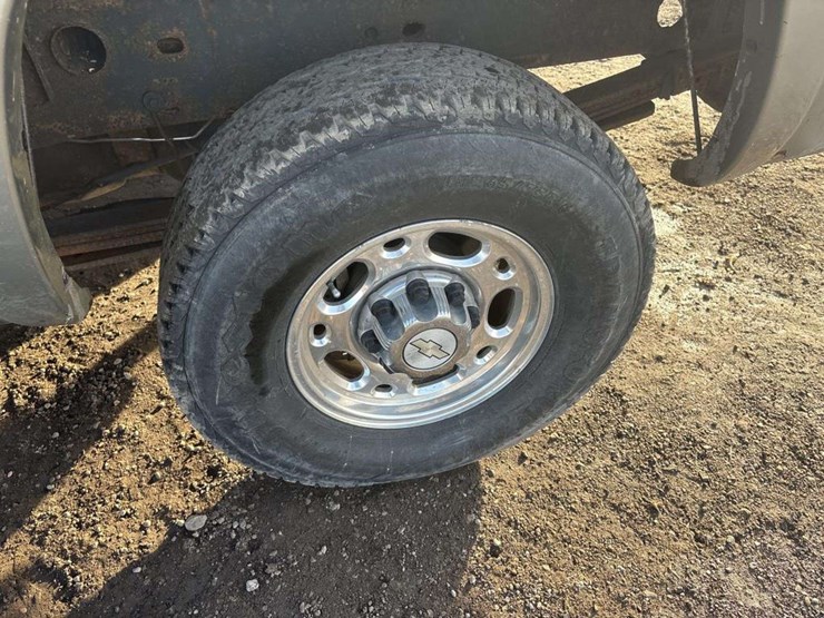 2002-chevrolet-silverado-2500hd-image-9