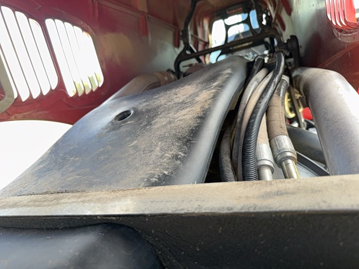 case-ih-magnum-335-image-79