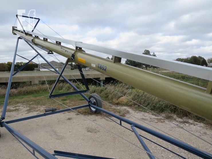 harvest-international-t852-image-1