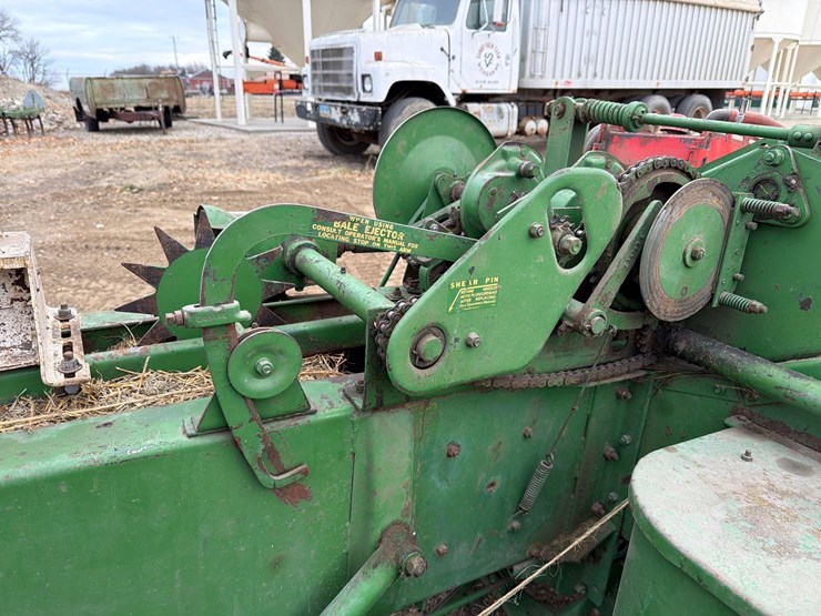 john-deere-24t-image-11