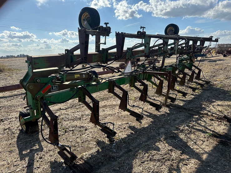 john-deere-845-image-4