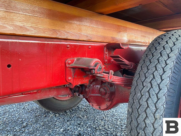 1940-international-d5-30-flatbed-truck-image-15