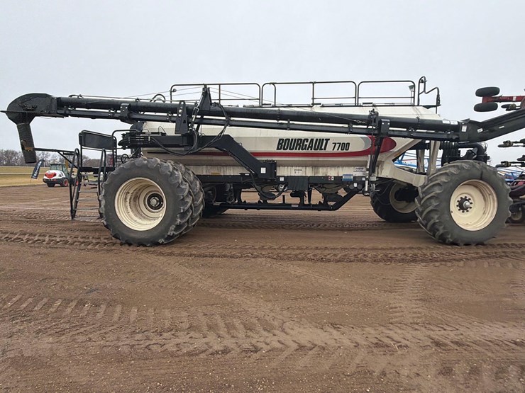 2016-bourgault-3320-66-image-45