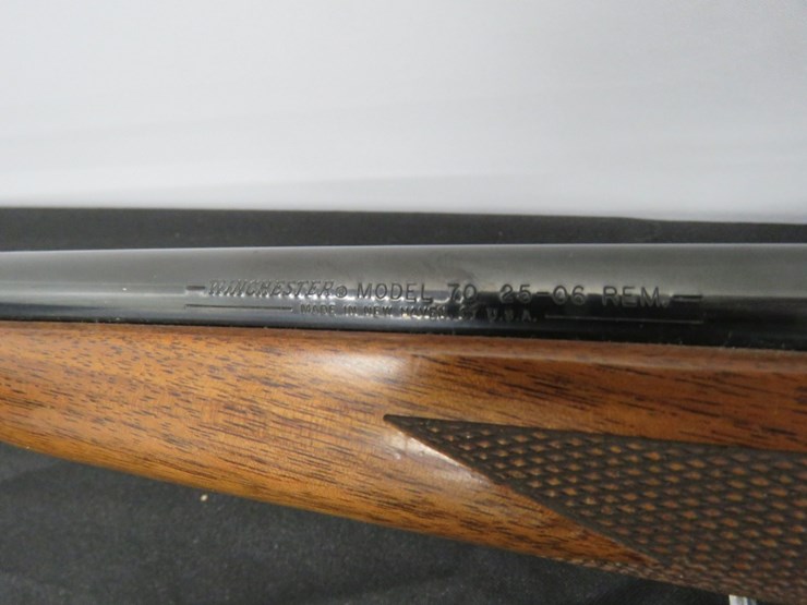 winchester-model-70-classic-sporter-25-06-bolt-action-rifle-image-4