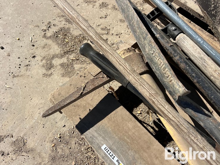 pallet-of-farm-&-garden-tools-image-10